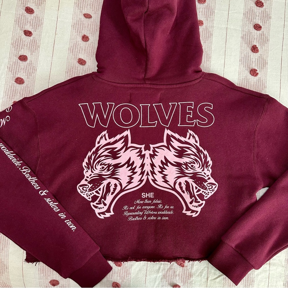 Darc Sport Wolves Burgundy Crimson Wolves' Graphic Cropped Hoodie Rare M